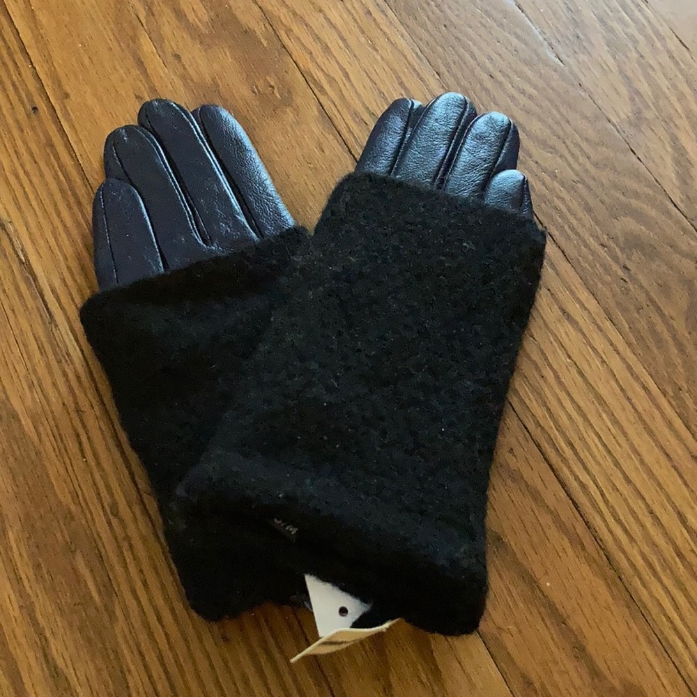 ✨donating soon✨Urban Outfitters leather/wool blend gloves